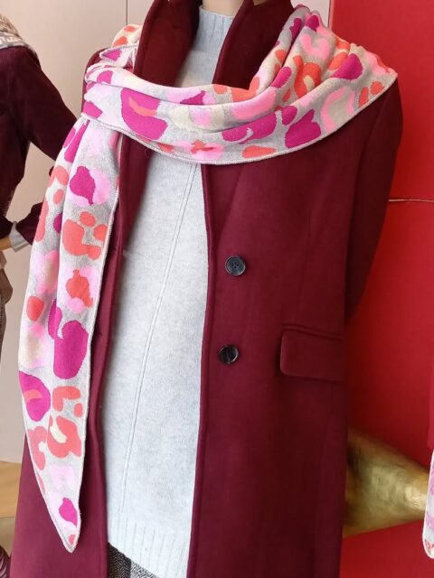 Vicci Jacke 219.90 €
XOX Pulli 109,90 €
Schal Bw 55,00 €

#ruppanerschuheundmode #Zwillingsherz #vicci #xox