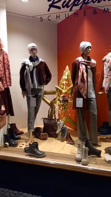 Wir wünschen Euch eine friedliche Adventszeit 🌟⭐️

#ruppanerschuheundmode #fischenimallgäu #weihnachtsdeko