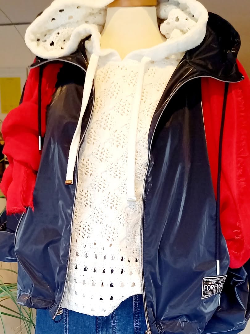 "Maritim" ins Wochenende❗️

Monari Blouson 129,90 €
Monari Chenille Pulli 119,90 €
Angels Jeans 109,90 #

#ruppanerschuheundmode #fischenimallgäu #angels #monari