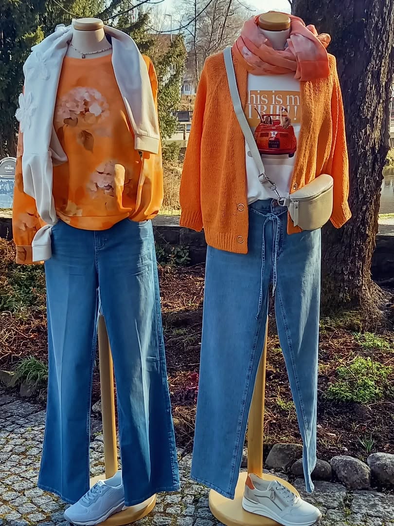 Farbe "mandarin" macht doch echte Frühlingslaune🧡

Links:
Monari Sweat 99,90 €
Monari Sweat natur 89,90 €
Angels Jeans Lara 89,90 €
Remonte Sneaker 89,90 €

Rechts:
Monari Jacke 99,90 €
Monari Shirt 49,90 €
Rosner Jeans 149,90 €
Gabor Rolling Soft 129,90 €

#ruppanerschuheundmode #fischenimallgäu #frühlingsgefühl