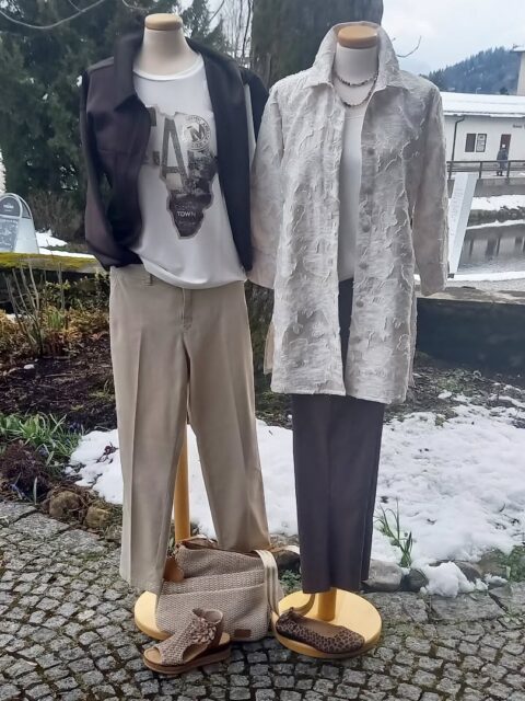 NATUR! Sehr harmonisch! 🤎 

Links:
Monari Jacke 129,90 €
Shirt 79,90 €
Rosner  Hose 139,90 €
Rieker Sandale 69,90 €

Rechts:
Sommermann Blusenjacke 149,90 €
XOX Shirt 39,90 €
Fox's Hose 99,90 €
Legero Ballerina 89,90 €
Rieker Tasche 49,90 €

#ruppanerschuheundmode #fischenimallgäu #kaufvorort