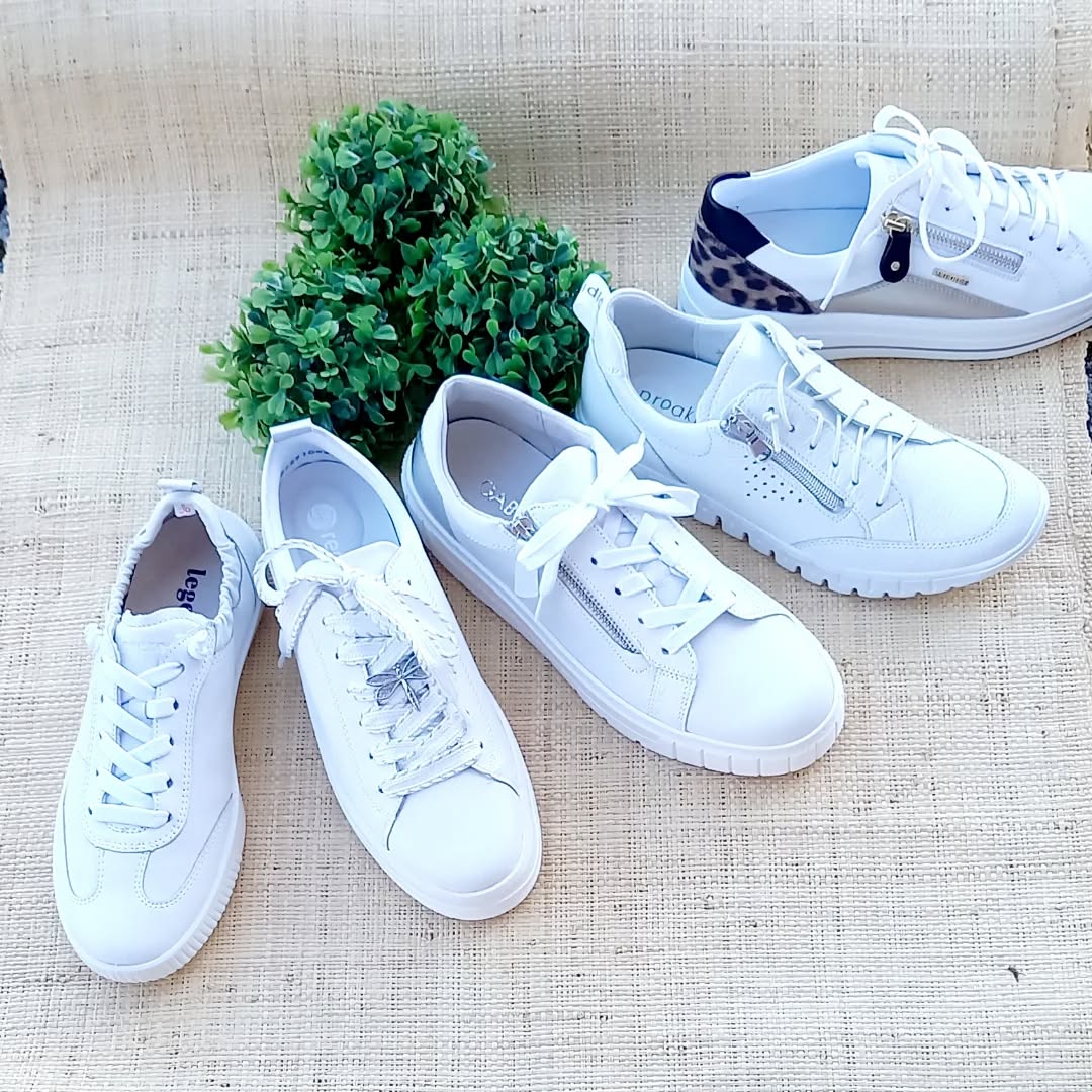 "weisse Sneaker Zeit" 🤍

Von links:
Legero 119,90 €
Remonte 79,90 €
Gabor 109,90 €
Waldläufer 129,90 €
Remonte 89,90 €

#ruppanerschuheundmode #fischenimallgäu #sneakerlifestyle